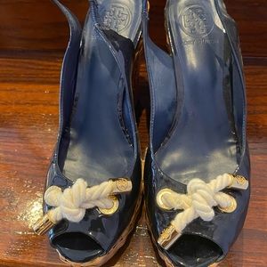 Tory Burch lacquered dark blue espadrilles in size 8